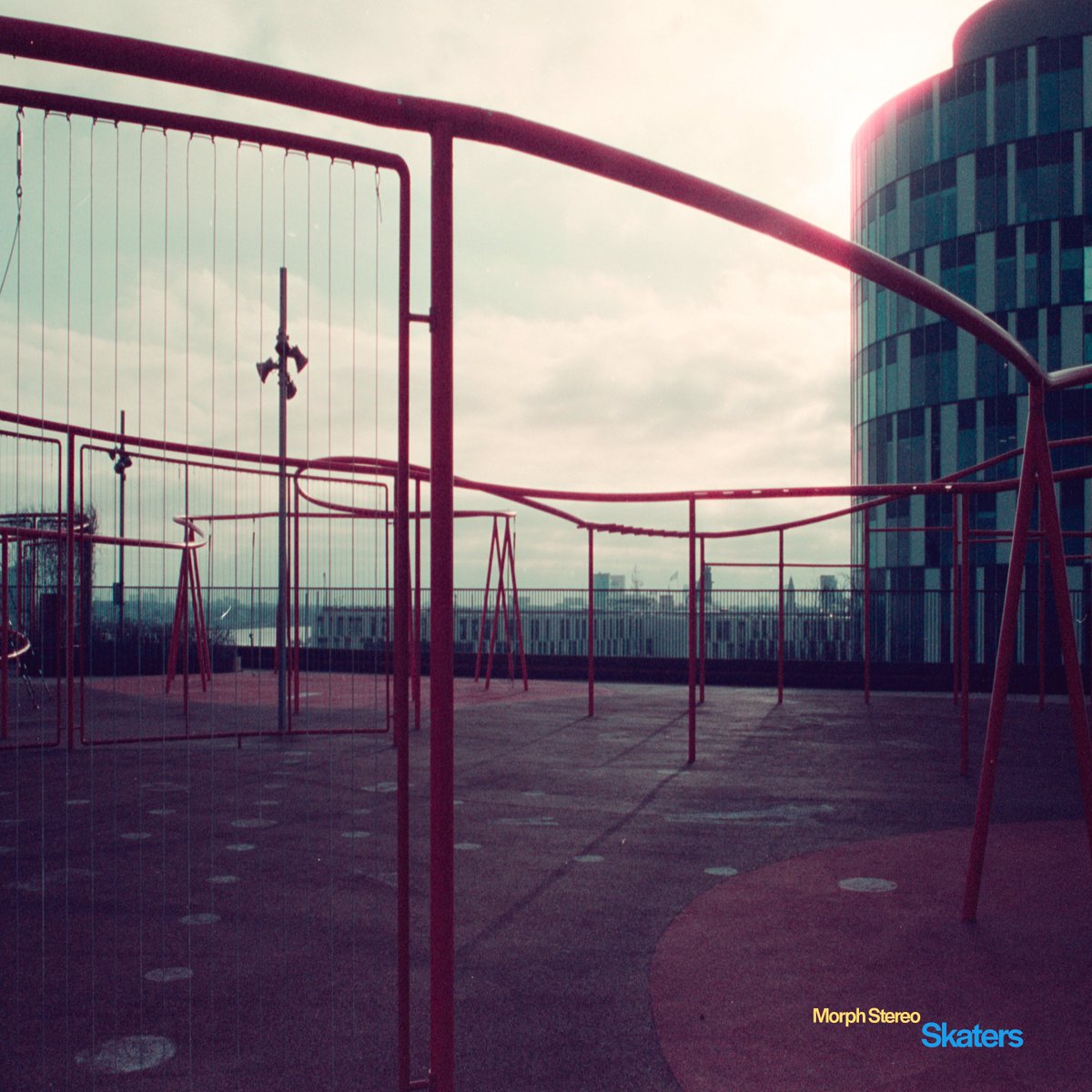 New track out! Have a go 📷
Written and produced June 2024
35mm cover, Nordhavn

#Ambient #techno  

morphstereo.bandcamp.com/track/skaters