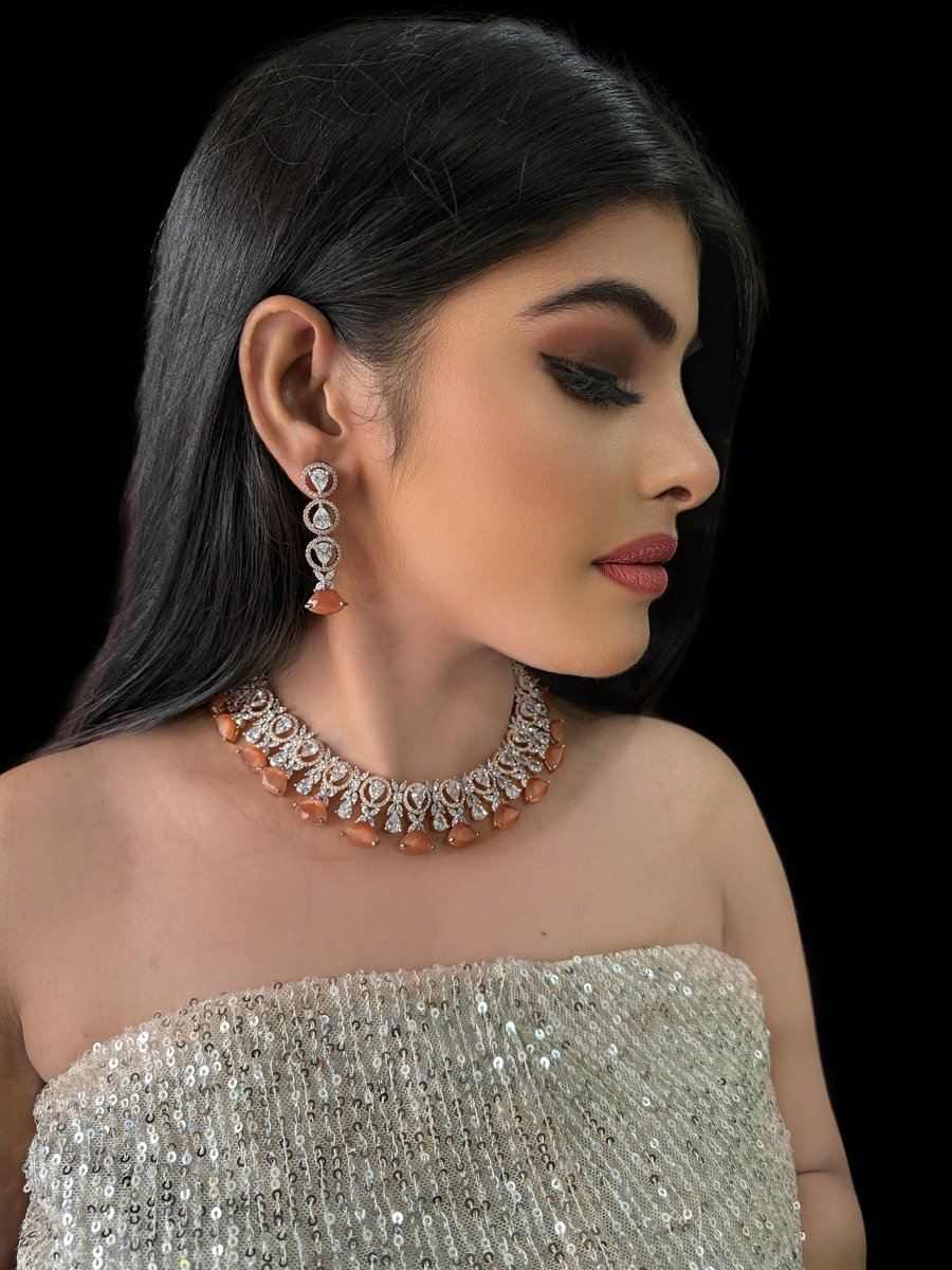 baweja_shanayaa's tweet image. Radiant Rust Stone and American Diamond Choker Set
shivanshri.in/product/radian…
🌹✨ Shine with our Radiant Rust Stone and American Diamond Choker Set! A bold blend of elegance and charm. 🌟 #RustStoneJewelry #AmericanDiamond #ChokerSet