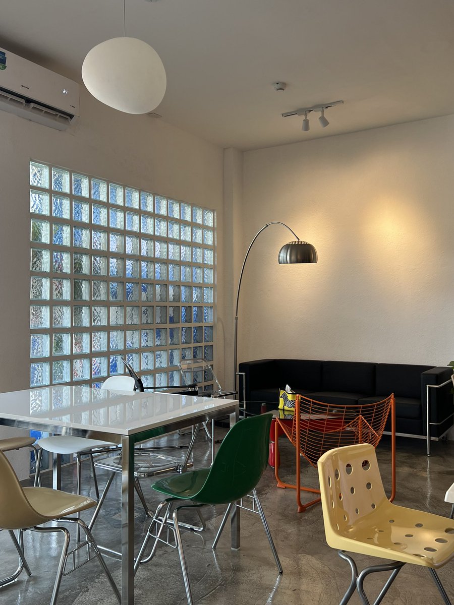 10s_even's tweet photo. cafe scene in my city keeps getting prettier https://t.co/mrsTbYK5uW