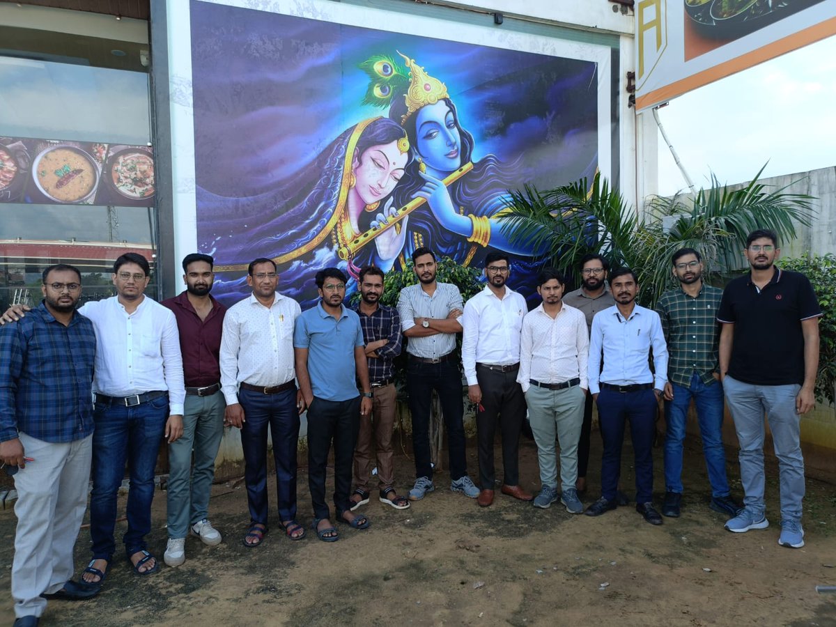 DineshSuwalkya's tweet image. आज शाहपुरा जयपुर ब्लॉक में आयोजित मिलन समारोह में सभी कंप्यूटर अनुदेशकों ने सर्वसम्मति से पदाधिकारियों का चुनाव किया।
इस चुनाव के तहत श्री मोहित मिश्रा को अध्यक्ष, श्री राजेंद्र प्रसाद सैनी को उपाध्यक्ष, श्री रोहिताश यादव को कोषाध्यक्ष, और श्री सूरज मीणा को सचिव नियुक्त किया गया।