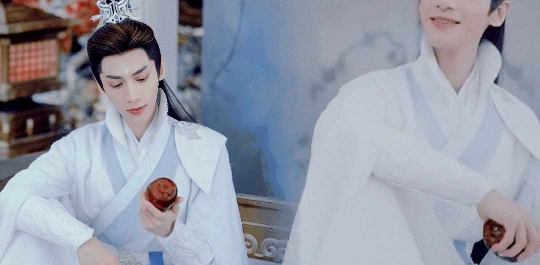 ⠀

‘วัน ๆ เจ้าเอาแต่กักตน ไม่เบื่อหรือไง’

สุรเสียงทุ้มกังวนดังขึ้นพร้อมกับผลไม้ที่ลอยมาตกลงใส่ฝ่ามือผู้ถูกเอ่ยถาม, ว่านสุ่ยโยนมันเบา ๆ ก่อนหันไปมอง

“วัน ๆ หนึ่งก็มีเจ้ามาเยือนจนแทบจะนับไม่ไหว — ไหนเลยจะมีความเบื่อหน่ายเกาะกินได้ ?”

⠀