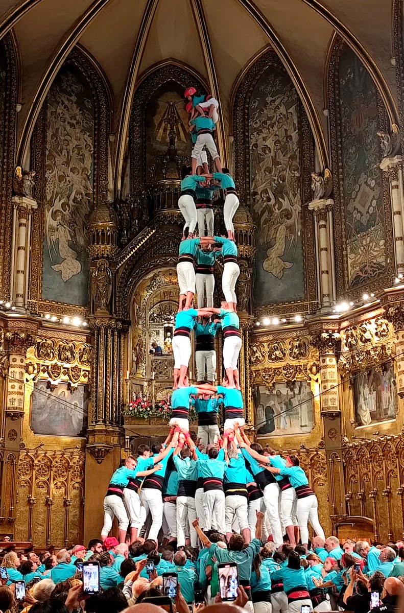 Marcel Esteve i Robert (@marcelestevevfp) on Twitter photo 3 de 9 amb folre a Montserrat...
El primer Castell de la història dins la basílica de Montserrat...
Magnífica estampa!
@verds
<a href="/montserratinfo/">Abadia de Montserrat</a> 3 de 9 amb folre a Montserrat...
El primer Castell de la història dins la basílica de Montserrat...
Magnífica estampa!
@verds
<a href="/montserratinfo/">Abadia de Montserrat</a>
