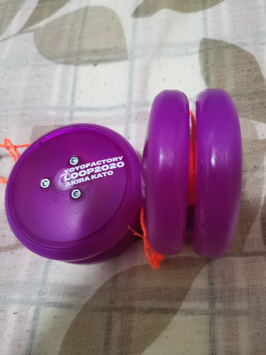 880Syo's tweet image. 新品Loop2020着弾！
パープルカラーがいいね！
さっそく振ってみた
ストリングに合わせて少しシム調整して
ファウンテン上がるしこれで練習しようっと！
好みのセッティングにできたからよかった♪

#loop2020
#yoyofactory
＃ヨーヨー