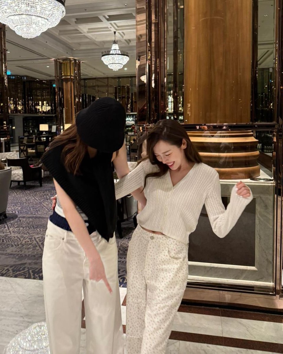 hyori_sunie's tweet photo. 240911 Jessica Jung @ Thai actress Thanaerng Instagram

thanaerngnin: 💖🫶🏻🦄

#JessicaJung #제시카 https://t.co/YCpdSLBKCz