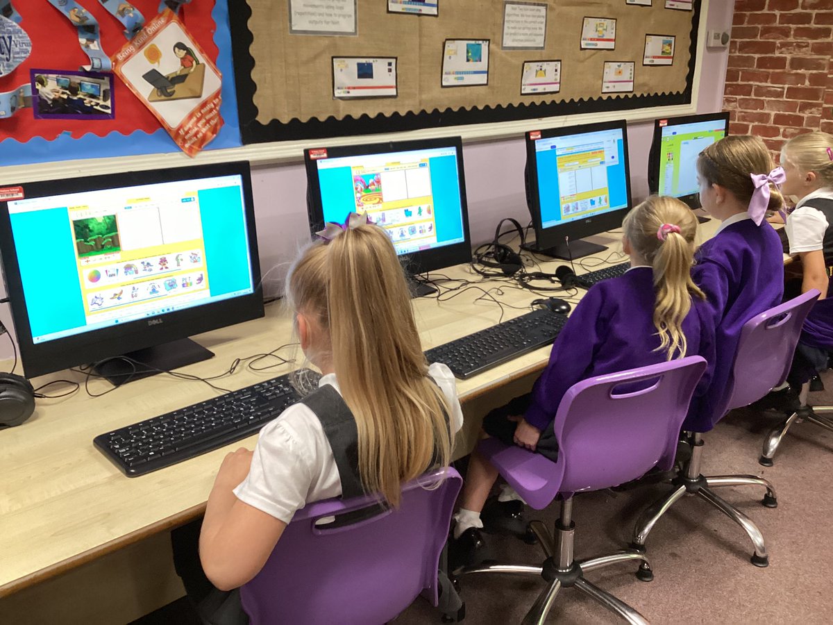 Year  3 have been exploring their creative side by adding backgrounds, speech bubbles and changing size and shape in @makebeliefscomix <a href="/GarswoodPrimary/">Garswood School</a> @CalderbankMrs