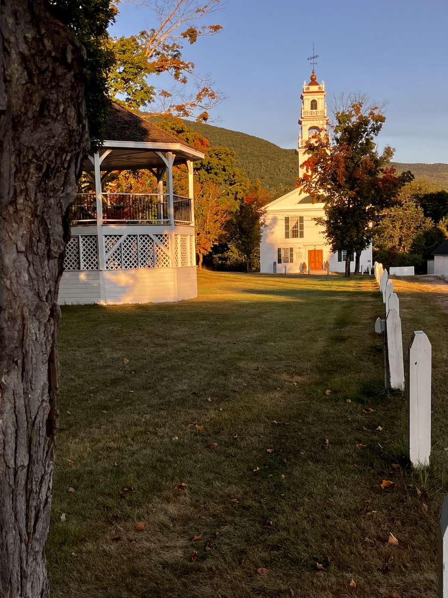 catebligh's tweet photo. Phone capture from yesterday of the town green in Wentworth, New Hampshire as the sun sets behind me. https://t.co/13SXl5z6qD
