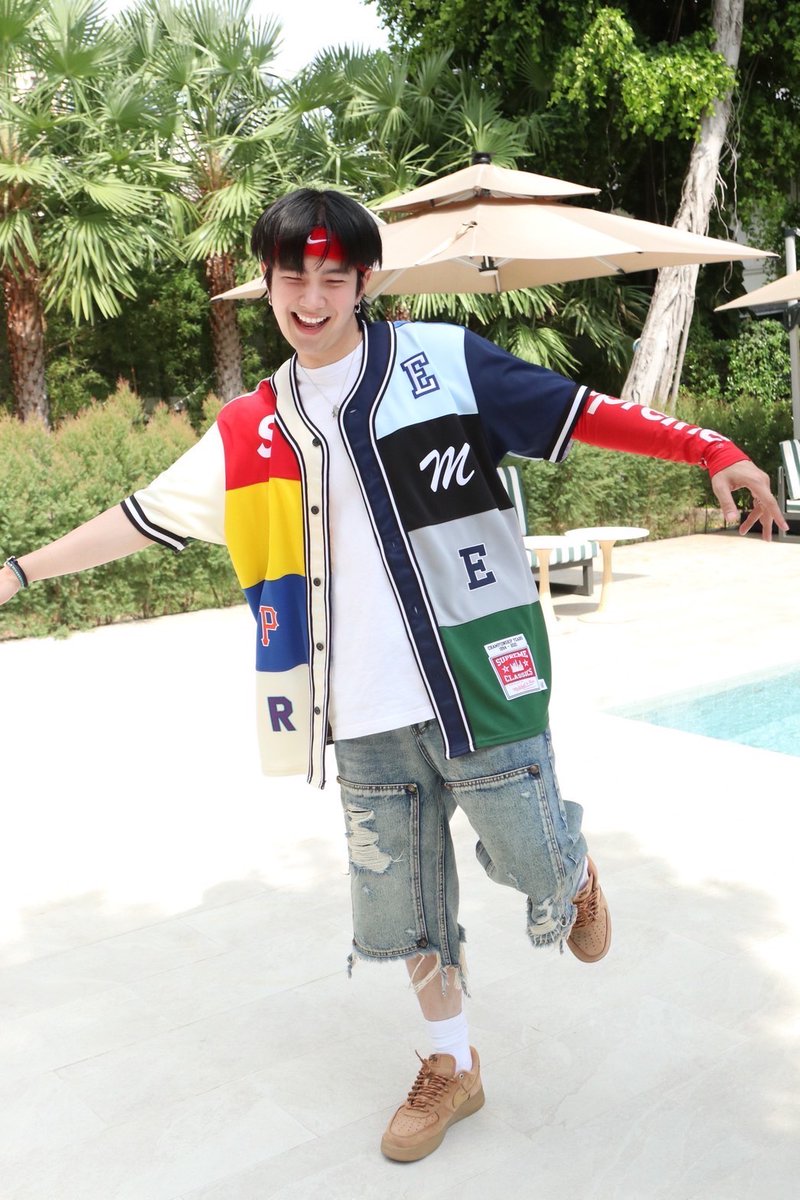 buildyourlove4u's tweet image. ต๊ะเอ๋!!! มาเล่นกันเถอะ มาเล่นกันเถอะ ใครอยากเป็นลูกทีมน้อนบิวบ้าง 😆✨ บัตรยังซื้อได้อยู่น้าา ทักพี่เลิฟมาเลยได้ค่าา 🎟️💖 น้อนบิวฟิตร่างกายรอแนะะะ 💪🎉

Peek-a-boo!!! Let’s play, let’s play! Who wants to join Team Build? 😆✨ Tickets are still up for grabs! Just slide into…