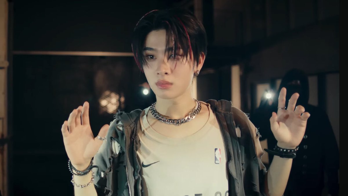 gwelryy's tweet photo. น้องไทยปรับลุคใหม่ในMVน้องชายโคตรเท่เลยขนลุก🔥❤️‍🔥 ㅠㅠㅠㅠ! 

 #BUS_LIAR_MV #THAIchayanon https://t.co/yKJiy4UsI9