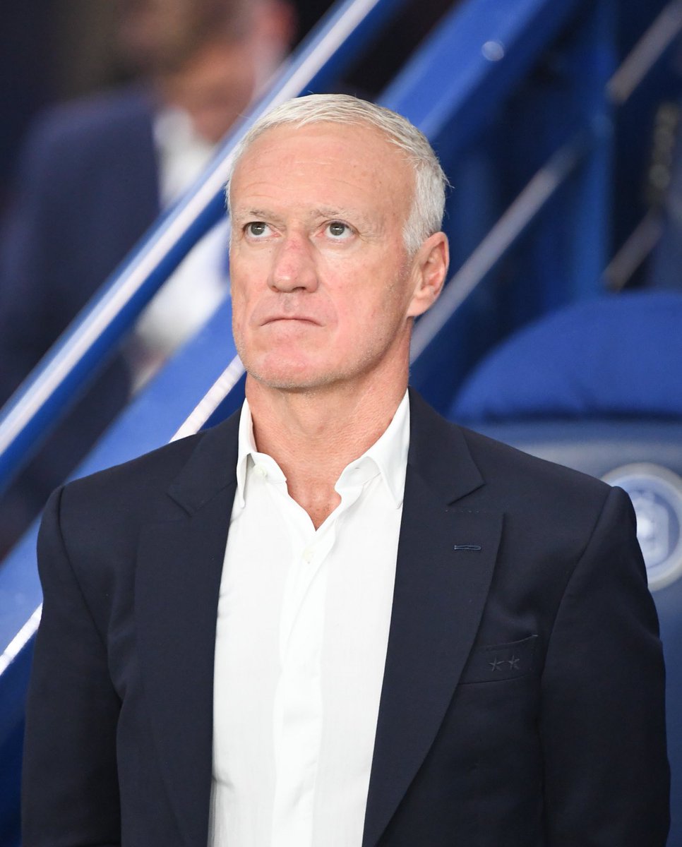 _BeFootball's tweet photo. 🚨 Didier Deschamps rend hommage à Didier Roustan 🙏🕊️ :

« 𝗗𝗶𝗱𝗶𝗲𝗿 𝗮𝗶𝗺𝗮𝗶𝘁 𝗹𝗲 𝗷𝗲𝘂 𝗲𝘁 𝗹𝗲𝘀 𝗷𝗼𝘂𝗲𝘂𝗿𝘀, 𝗹𝗲𝘀 𝘀𝘁𝗮𝗱𝗲𝘀 𝗲𝘁 𝗹𝗲𝘂𝗿𝘀 𝗮𝗺𝗯𝗶𝗮𝗻𝗰𝗲𝘀. Je me souviens de nos discussions, quand il travaillait pour la chaîne de l’OM dont j’étais alors l’entraîneur. 𝗦𝗮 𝗽𝗮𝘀𝘀𝗶𝗼𝗻 𝗽𝗼𝘂𝗿 𝗹𝗲 𝗳𝗼𝗼𝘁𝗯𝗮𝗹𝗹 𝗻𝗼𝘂𝘀 𝗺𝗮𝗻𝗾𝘂𝗲𝗿𝗮. »

(FFF)
