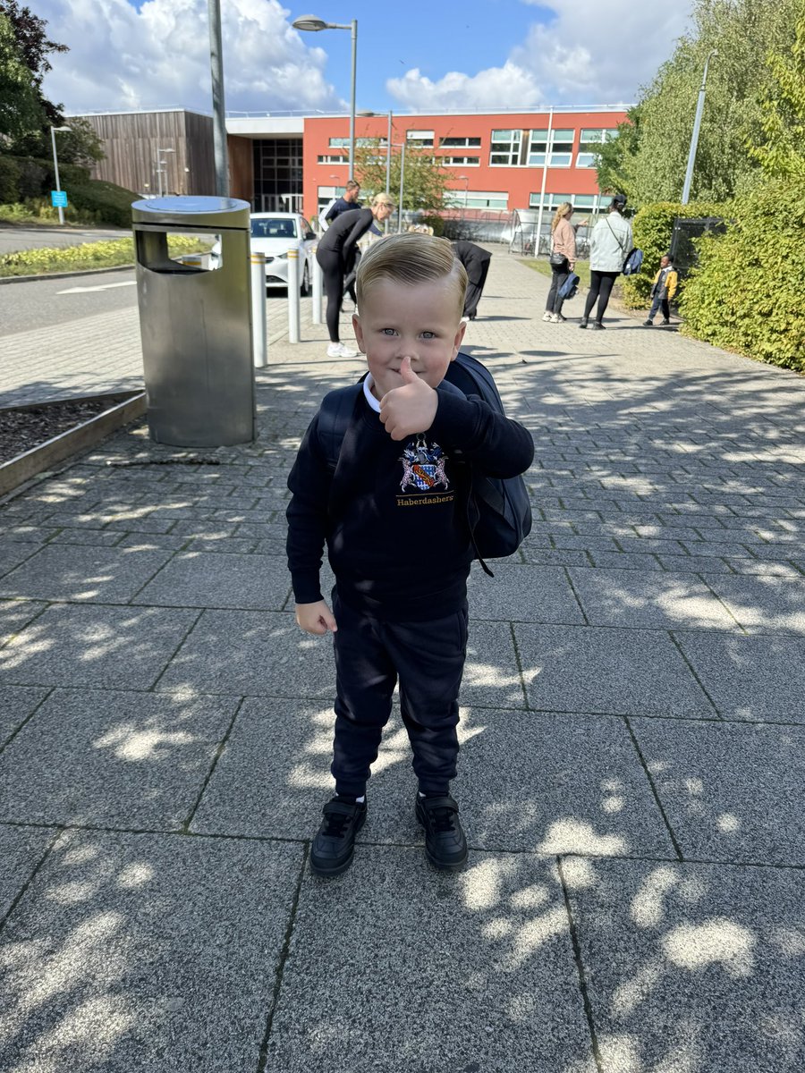 Ross_Baker1's tweet image. Good luck on your first day of school Georgie boy #youngbaker #georgieboy