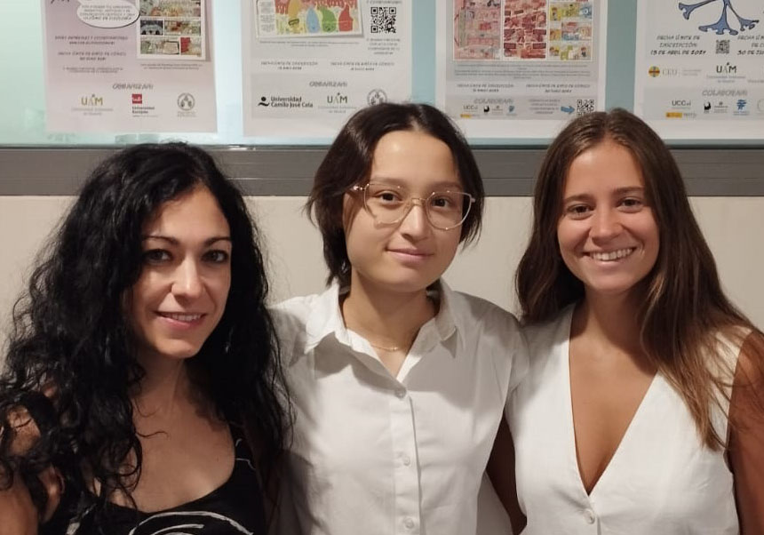 "Cambio de estación", un còmic de Dewi Valentina Martín Wangsa i Paula Santandreu Serra, estudiantes del grau en Medicina <a href="/UV_EG/">Universitat València</a>, ha guanyat el concurs FisioCòmic2024, sobre processos fisiològics. +Info en uv.es/uvweb/unitat-c… Foto: les premiades amb la professora Gloria Olaso