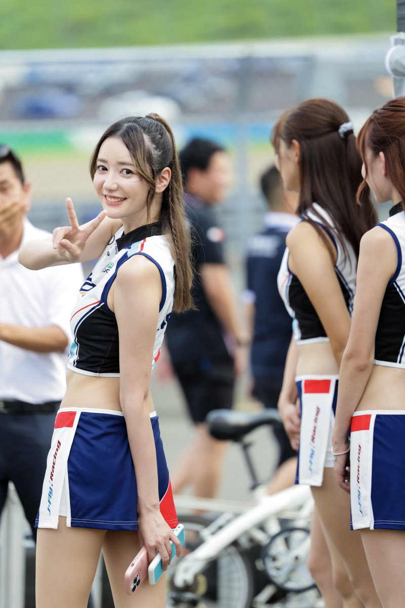 hnkchan_'s tweet photo. 絶対に肌焼けたくないんですが、皆さんが使ってる最強の日焼け止めあったら教えてください🤍
#レースクイーン https://t.co/8tb9z6WuAg