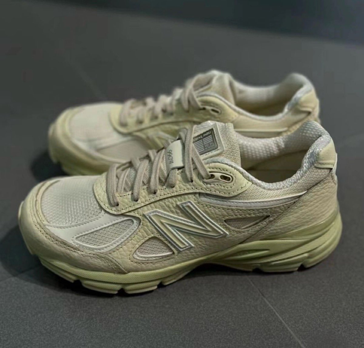 New Balance〈990v4 Quickstrike “Macadamia Nut”〉が10月に発売予定 New Balance〈990v4 Quickstrike “Macadamia Nut”〉が10月に発売予定