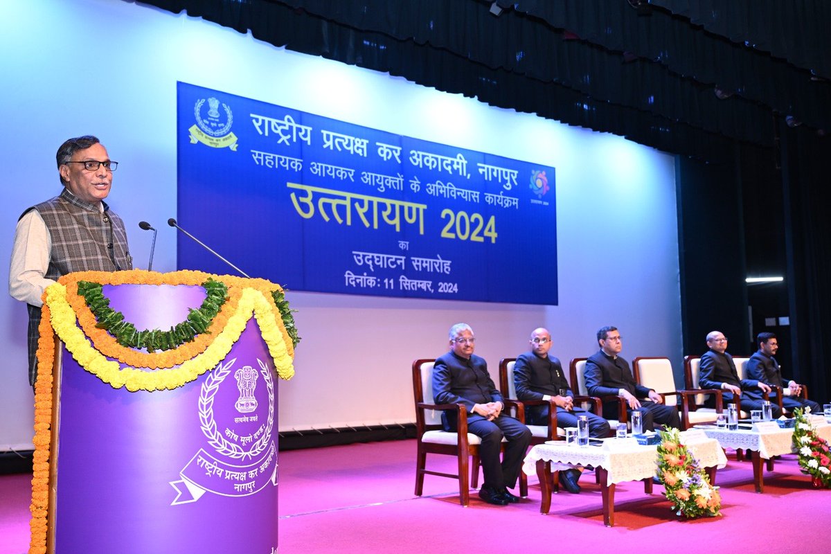 NADT_Official's tweet photo. Prof.Shrikrishna Deva Rao, Vice-Chancellor,NALSAR University,Hyderabad in the presence of Shri.Anand Baiwar,DG,NADT and ADGs of NADT, Nagpur inaugurated "Uttarayan-2024",a seven week training programme for newly promoted Assistant Commissioners of Income Tax at NADT,Nagpur today. https://t.co/h9kotNGTYl