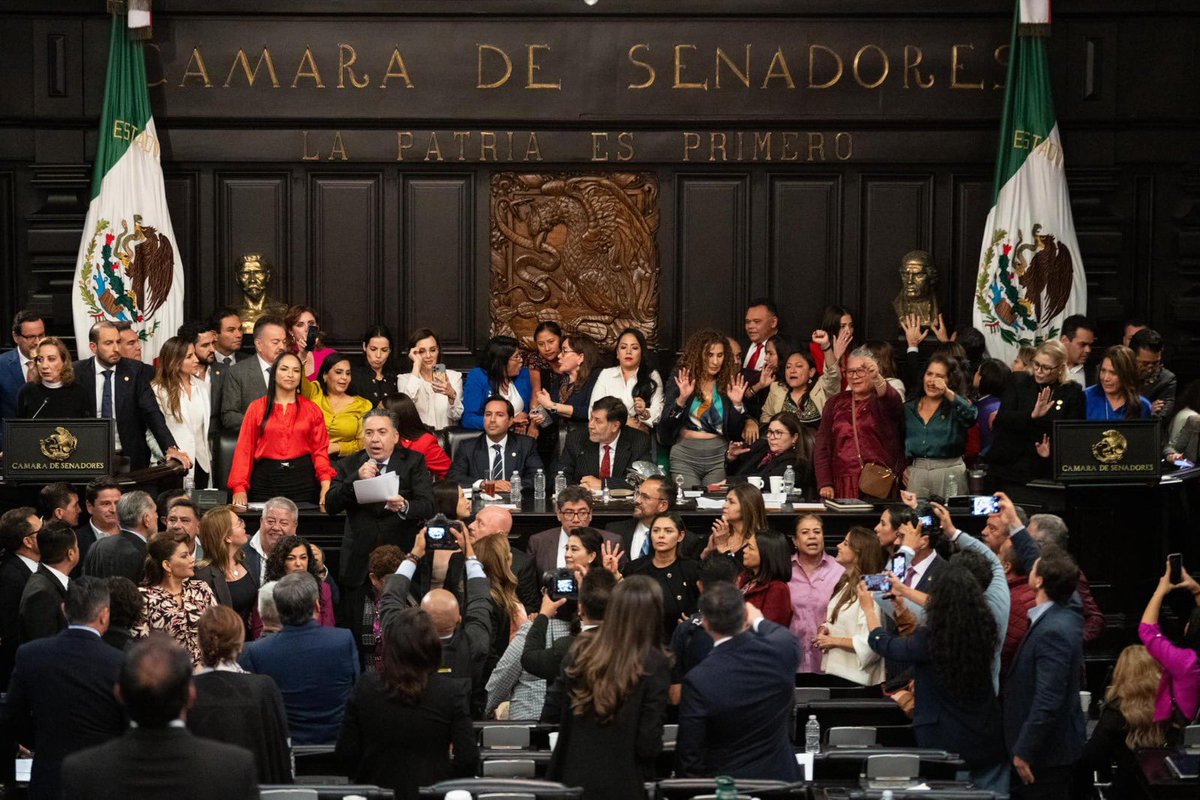 salomonj's tweet photo. Felicito a la Cámara de Senadores, en especial a las y los senadores oaxaqueños, por la aprobación a la reforma al Poder Judicial propuesta por el Presidente @lopezobrador_. Desde Oaxaca, celebramos esta decisión con la que el acceso a la justicia será garantizado para todas y todos los mexicanos.

Este es un momento histórico, porque estamos transformando el sistema de justicia del país, cumpliendo con el pueblo de México.