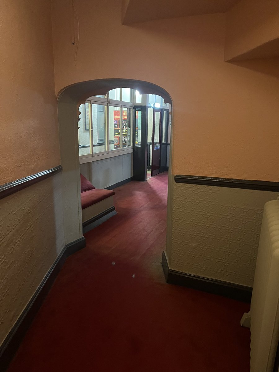 lynnbruce1's tweet photo. @Yfielding Was at the Tivoli Aberdeen, just looked at my pics. Went for a wander at interval time. I appear to have caught 2 orbs in the hallway of the dress circle!!!! Love your hair btw, had a great time. 💕#mosthaunted https://t.co/fSfdoGVfpM