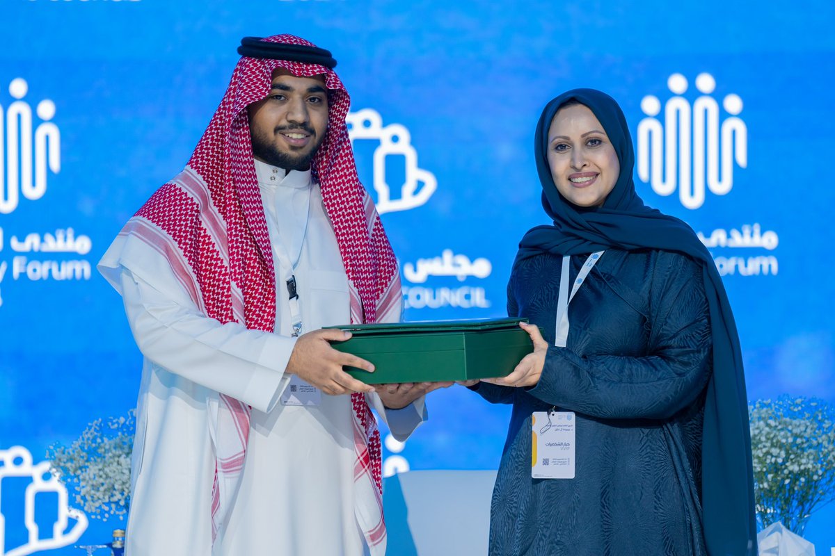 Aq_azez's tweet photo. تشرفت بتكريمي كعضو باللجنة الاستشارية للطفولة على هامش فعاليات منتدى الأسرة @familyforumsa @FAC_SA https://t.co/zlIa5qUyzf