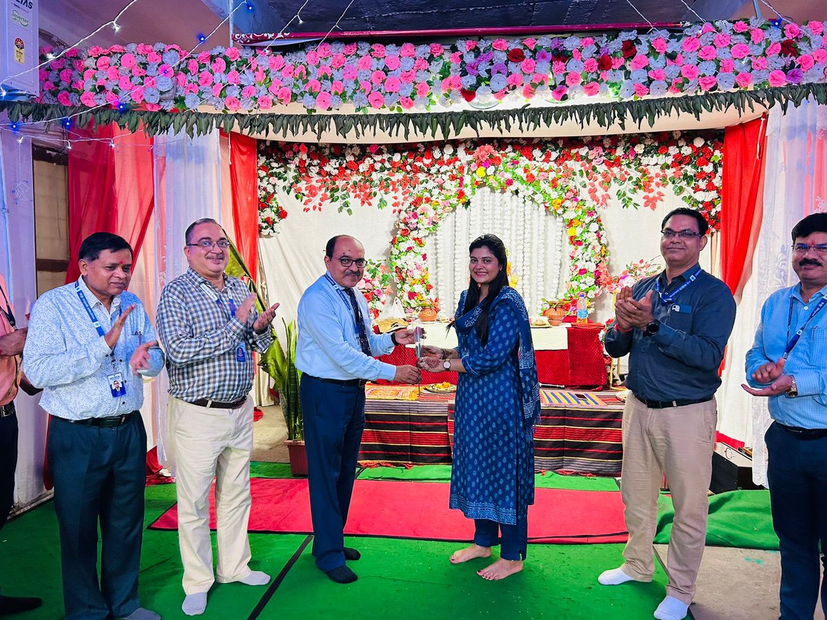 Akanksha1620J's tweet photo. Rangoli Competition at Head Office, Madhyanchal Gramin Bank Sagar
#GaneshaFestival #Ganeshotsav #BankerLife https://t.co/AUmVW0puFo