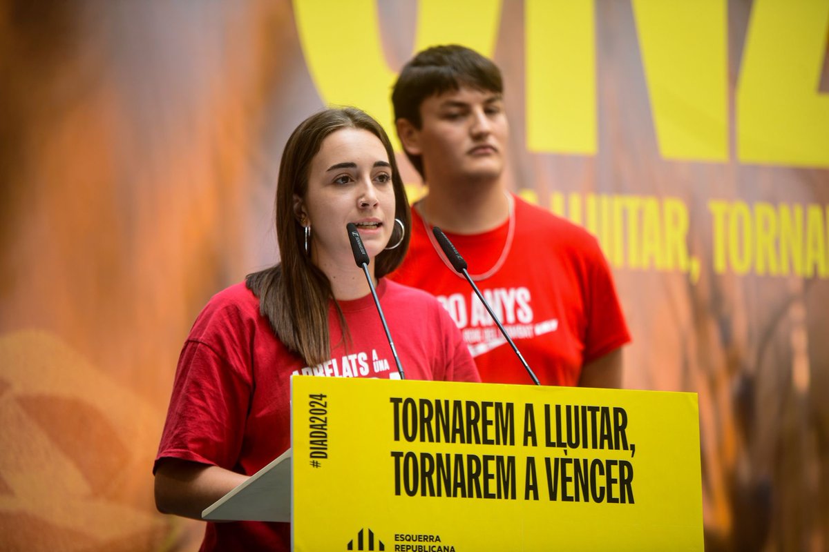 ERCbcn's tweet photo. 🗣️ @JoventBarcelona: "La memòria és un acte d'amor revolucionari. Per això, l'11 de setembre, sortim als carrers per fer memòria. Avui commemorem la resistència del nostre poble."

#Diada2024 https://t.co/OGx2dqE9hn