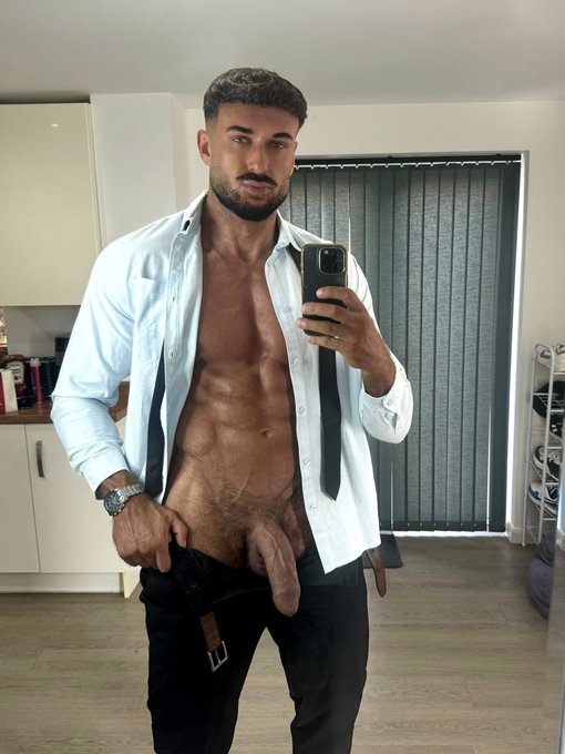 Who wants to be my slave?😈 https://t.co/xQda0oqi84