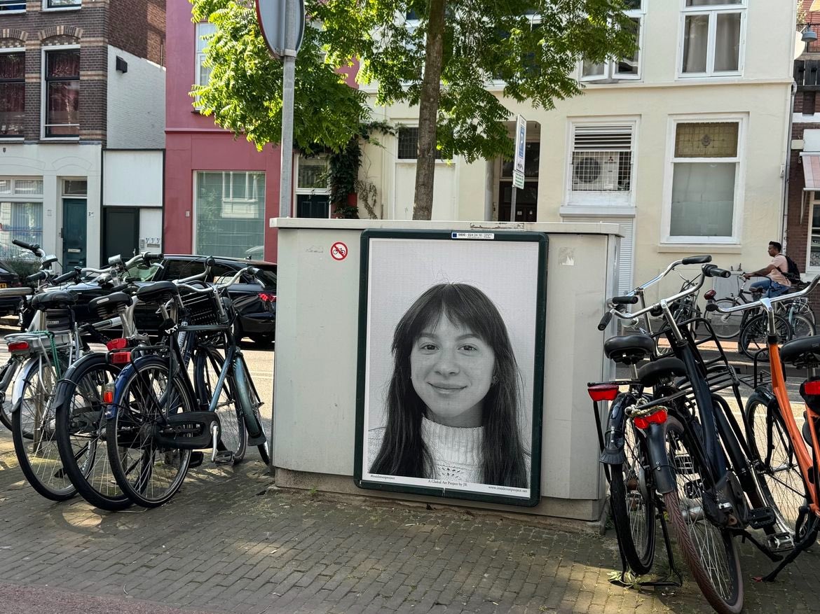 PressGreekEmbas's tweet photo. @AFLaHaye 🪡 During August 2024, @AFLaHaye created its own installation
40 portraits of 🇫🇷-speaking people living in #TheHague were scattered around the city 🏙️
Here are a few snapshots!
#InsideOutProject #LesVisagesdelaFrancophonie #AllianceFrançaisedeLaHaye #Francophonie https://t.co/NLbzYp20qG
