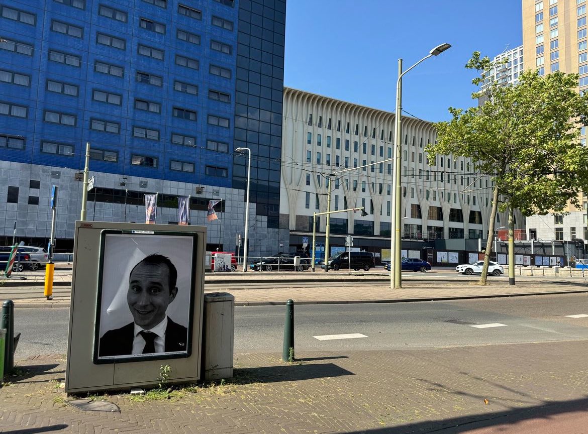 PressGreekEmbas's tweet photo. @AFLaHaye 🪡 During August 2024, @AFLaHaye created its own installation
40 portraits of 🇫🇷-speaking people living in #TheHague were scattered around the city 🏙️
Here are a few snapshots!
#InsideOutProject #LesVisagesdelaFrancophonie #AllianceFrançaisedeLaHaye #Francophonie https://t.co/NLbzYp20qG