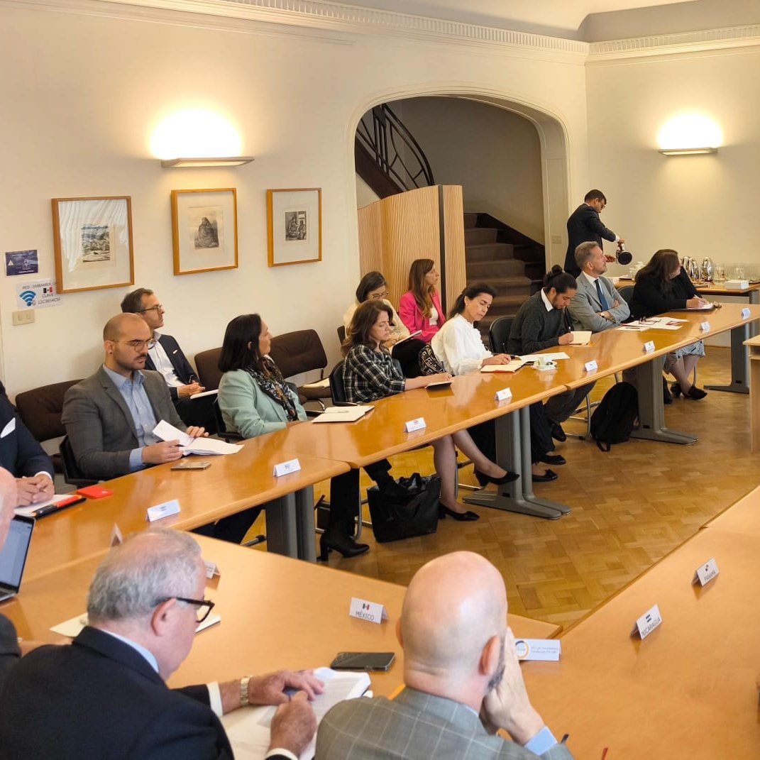 Qué gusto recibir en <a href="/EmbMexBelgicaUE/">Embamex Bélgica-UE</a>  a las nuevas autoridades de la Fundación EULAC <a href="/eulacfoundation/">EU-LAC Foundation</a> , el ex-Canciller José Antonio García Belaúnde, Presidente, y a Alberto Brunori, Director Ejecutivo.  Les reiteré la mejor disposición de México de seguir apoyando a la