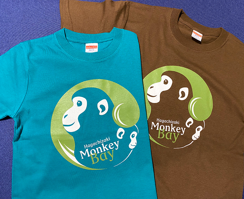kameminoji's tweet photo. 野生のニホンザルとふれあえる波勝崎モンキーベイさんへ限定Tシャツなど送りだしました〜♪
#MonkeyBay #サルグッズ https://t.co/iNXgsHHJEN