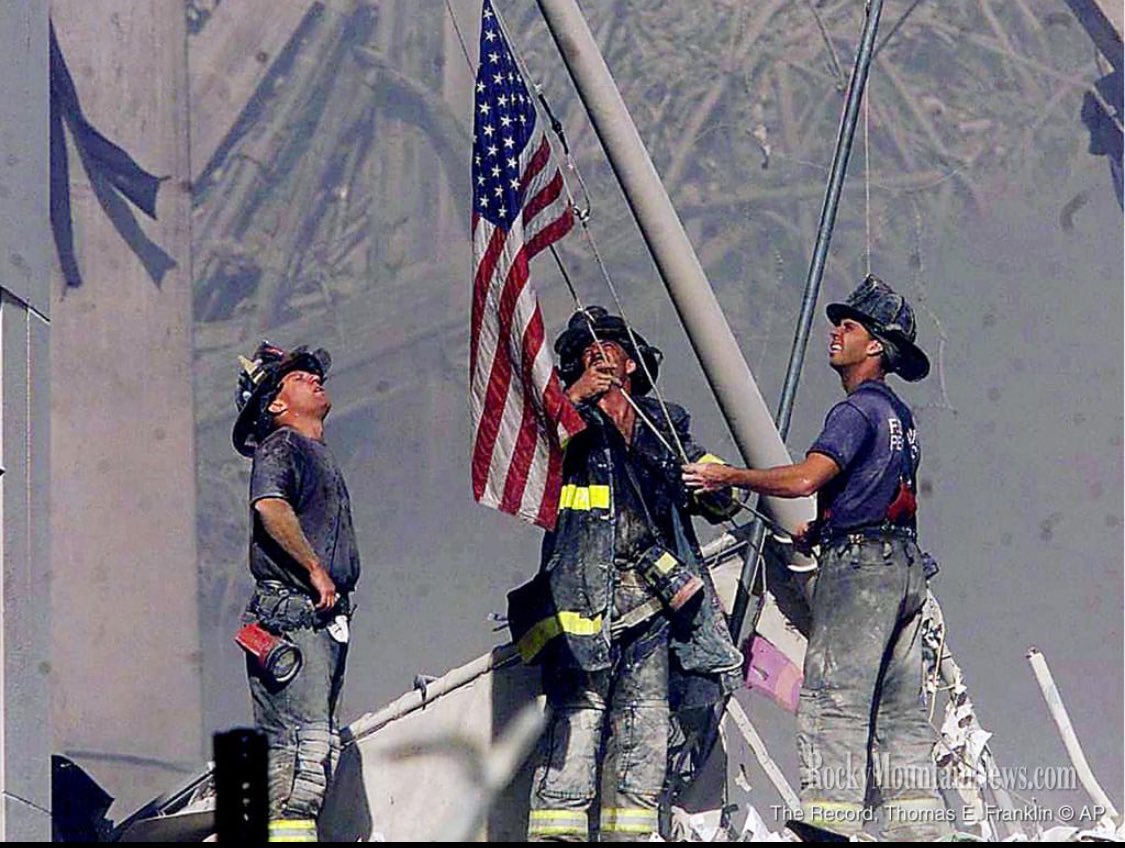 CaledonFireES's tweet photo. 23 years ago, the world changed forever.

This photo, like all photographs, acts as a pause button on life. It captures a moment in time & allows us reflect on the memories & emotions tied to it.

At 9:55 am, we will pause to remember the lives lost and the sacrifices made. 
#NeverForget #911Anniversary #RememberTheFallen ^SH