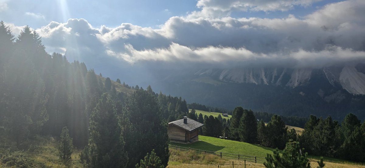 redteamJSY's tweet photo. Second day done. Nice easy day, with a bit of a climb towards the end. Spotted an adder and a marmot. My solo trip has grown into a party of 6 for next couple of days, because apparently "I look like I know what I'm doing"...I.e. I look old 😂
#altavia2 #AV2 #riffugiogampenalm https://t.co/tstS01lXag