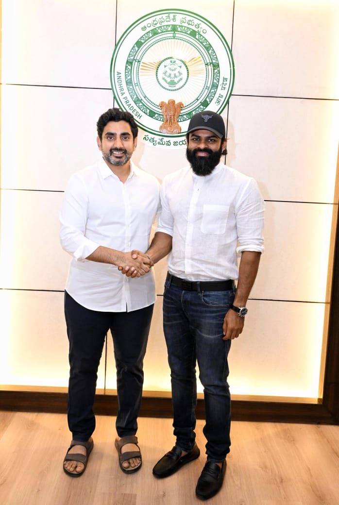 IamSaiDharamTej's tweet photo. Met the Hon'ble Minister of AP,  @naralokesh anna, today to hand over a cheque of ₹10 lakhs as a contribution to the Chief Minister’s Relief Fund for flood relief in our Andhra Pradesh 

Thanks for your warm reception, dear Lokesh Anna🤗 https://t.co/PRmhNMFi6l