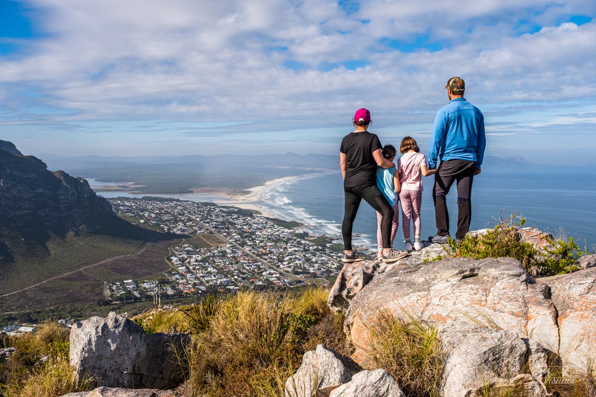 makuvisuals's tweet photo. Fernkloof Hike - on top of the world, expansive views over Walker Bay, Die Plaat stretching into the distance,  Klein River mouth flowing into the sea, and all with the sound of nature embracing you all the way.
#Hermanus #Overberg #Overstrand #CapeWhaleCoast #VisitSouthAfrica https://t.co/uZzBzUmKSH
