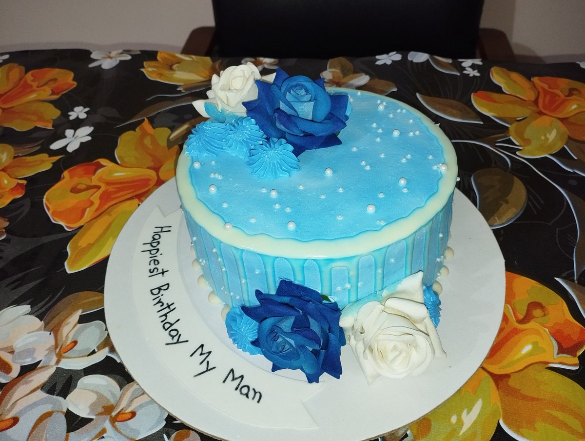 ApuChandraSaha's tweet photo. Today marks another year God has kept me alive - I'm grateful.Wishing myself a  productive and successful new year. As i blow the candles on my cake.may all the looming sadness and negativity blown away🤍❤️
Keep me in your prayers❤️ https://t.co/QOELjitsVN