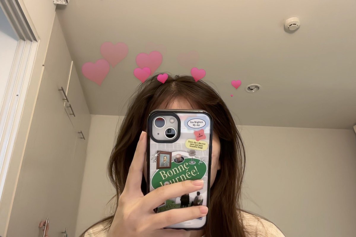 daisy bloom tweet media
