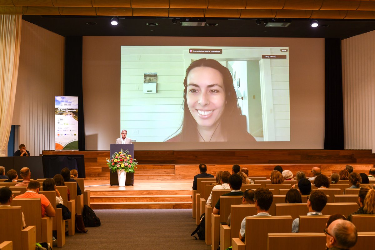 Třetí den konference #IENE2024  je pomalu za námi! Připojujeme pár fotek z pondělního zahájení. #naturefuture
