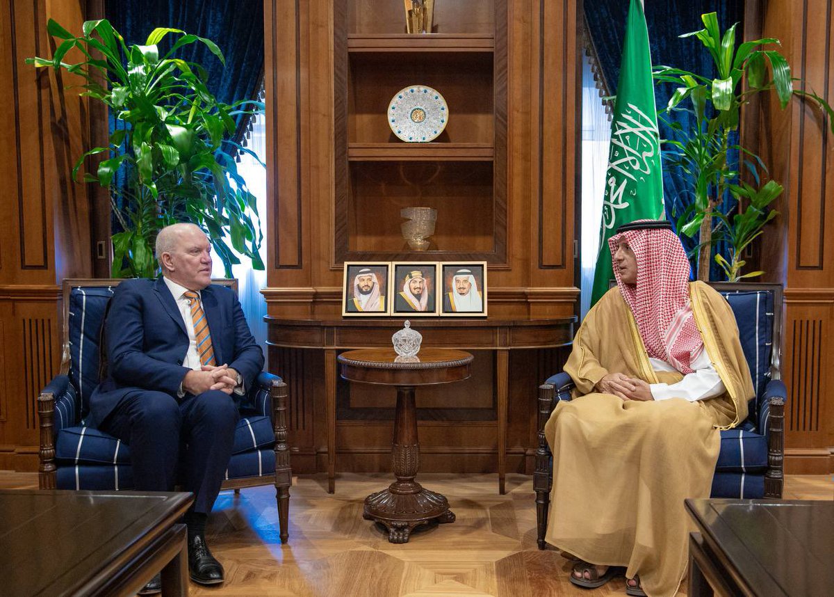 #Riyadh | Minister of State for Foreign Affairs, Member of the Council of Ministers, and Envoy for Climate H.E. <a href="/AdelAljubeir/">Adel Aljubeir                       عادل الجبير</a> received the newly appointed Ambassador of the Netherlands to Saudi Arabia, Mr. Hans Peter van der Woude. 🇸🇦🇳🇱