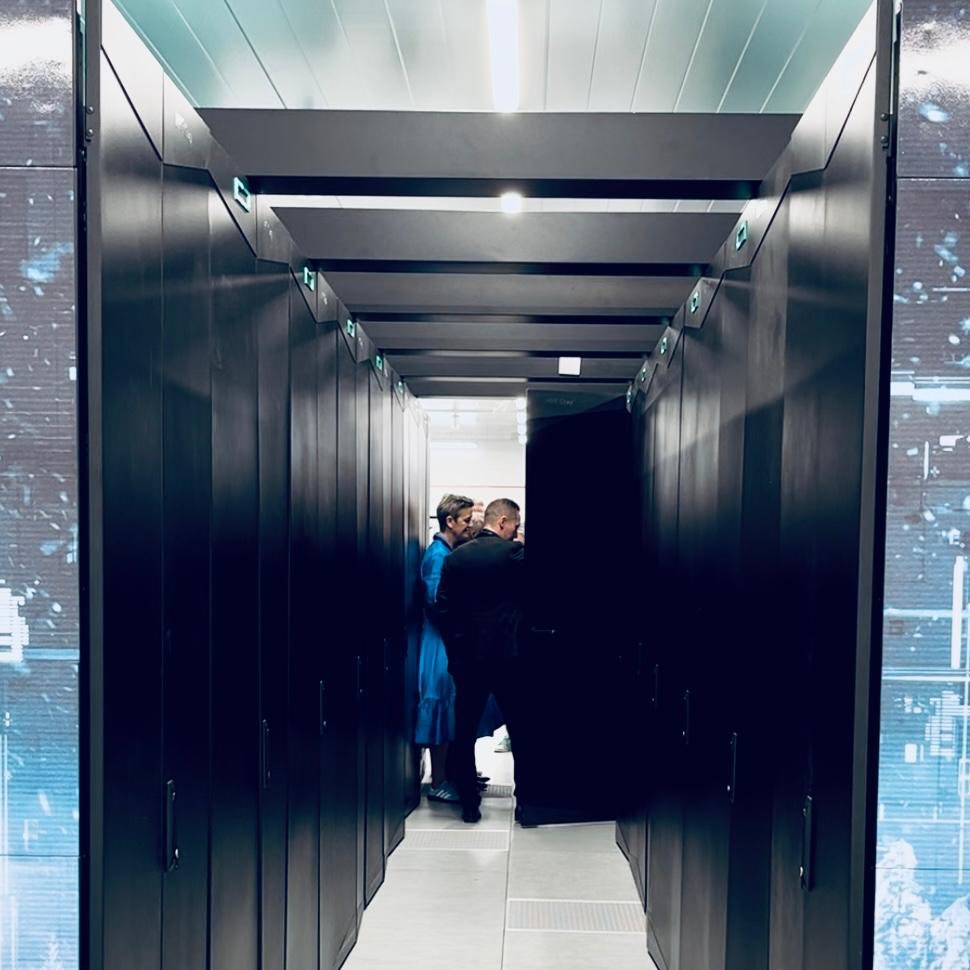Europe has some of the most powerful supercomputers in the world 🌍💻

Soon, they will be available to 🇪🇺 AI startups, for them to build the most advanced AI models and applications.

The call to set-up #AIFactories is open – join now!

More 👉 shorturl.at/ELKNx