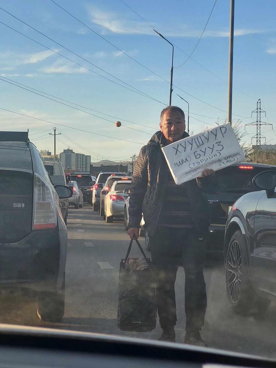 Ахын эхлүүлсэн Яармагийн замын бизнес🤍 сэтгэж чаджээ. Дэм дэмэндээ энэ ахыг дэмжээд, сэтгэлээ шингээж хийсэн хоолыг нь амтархан авч идээрэй. 😍