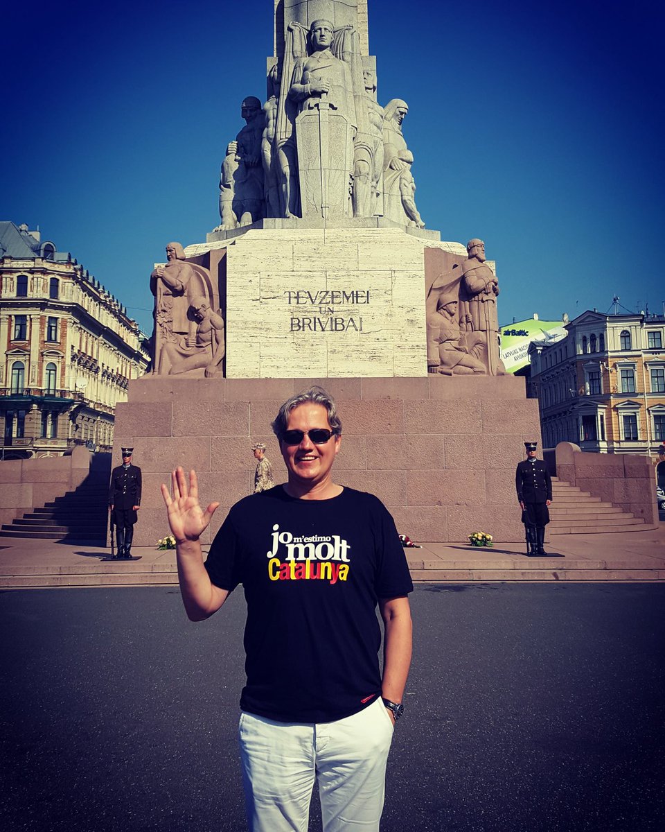 OttoOzols's tweet photo. Today is the National Day of the Republic of Catalonia! Greetings and best wishes!
Visca Catalunya Lliure! 🌹🌹🌹 https://t.co/hJat7Edt5l