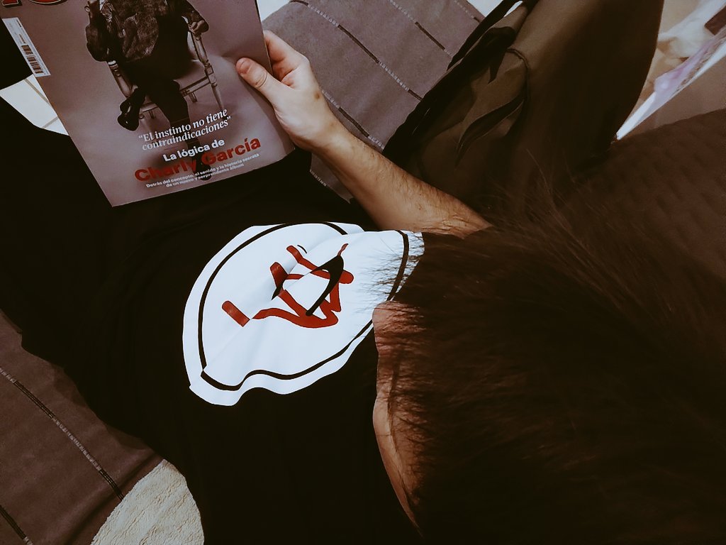 leitolettieri's tweet image. #LaLogicaDelEscorpion 🦂

&quot;Estar con Charly es como estar con los Beatles, todos juntos. ¿Se entiende? No es que siento que estuve con Paul McCartney, siento que estuve con los cuatro Beatles&quot;.

Feliz Día del Maestro @CharlyGarciaBG