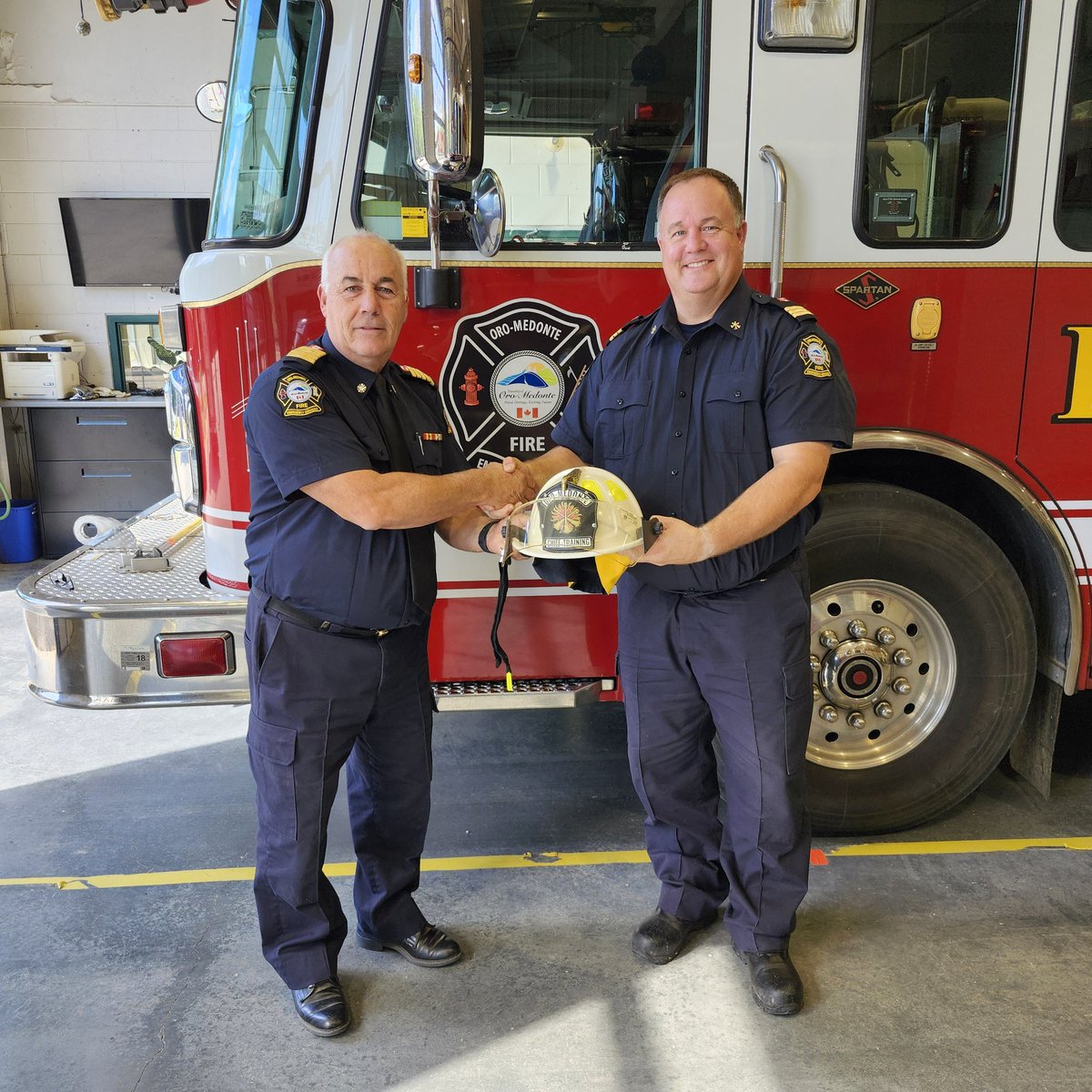 OroMedonteFire's tweet photo. 🚨 Exciting News! 🚨 OMFES is thrilled to welcome Thomas Hurst as our new Chief Training Officer. With 20+ years of experience from North Perth Fire Department, Thomas brings invaluable expertise to our team. Welcome aboard, Thomas! 🚒🔥#OMFES #FireService https://t.co/yLClJfq89k