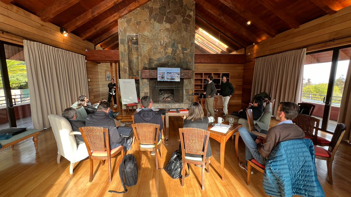 OnStreetChile's tweet photo. Jornada de Reflexión Estratégica en On Street
Pensando y soñando el futuro de la empresa y de nosotros.💡
Nuestro compromiso es seguir innovando y creciendo, siempre enfocados en ofrecer soluciones integrales a nuestra sociedad. 🌍
#Innovación #Liderazgo #PlanificaciónEstratégica https://t.co/oHJhepaZQR