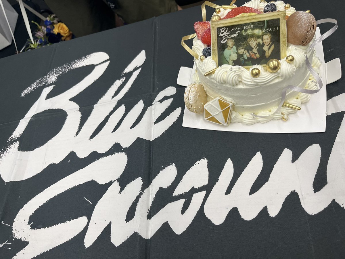 BLUEN_official's tweet photo. 【生配信終了！】

#ブルエン20時間配信 
アフタートーク
たくさんのご視聴やコメント
ありがとうございました🎁

リリース情報たくさん解禁したので
チェックよろしくおねがいします🤩

特設サイトもOPEN✔️
https://t.co/9SkSAHwoNl https://t.co/7ILNZxY4gX