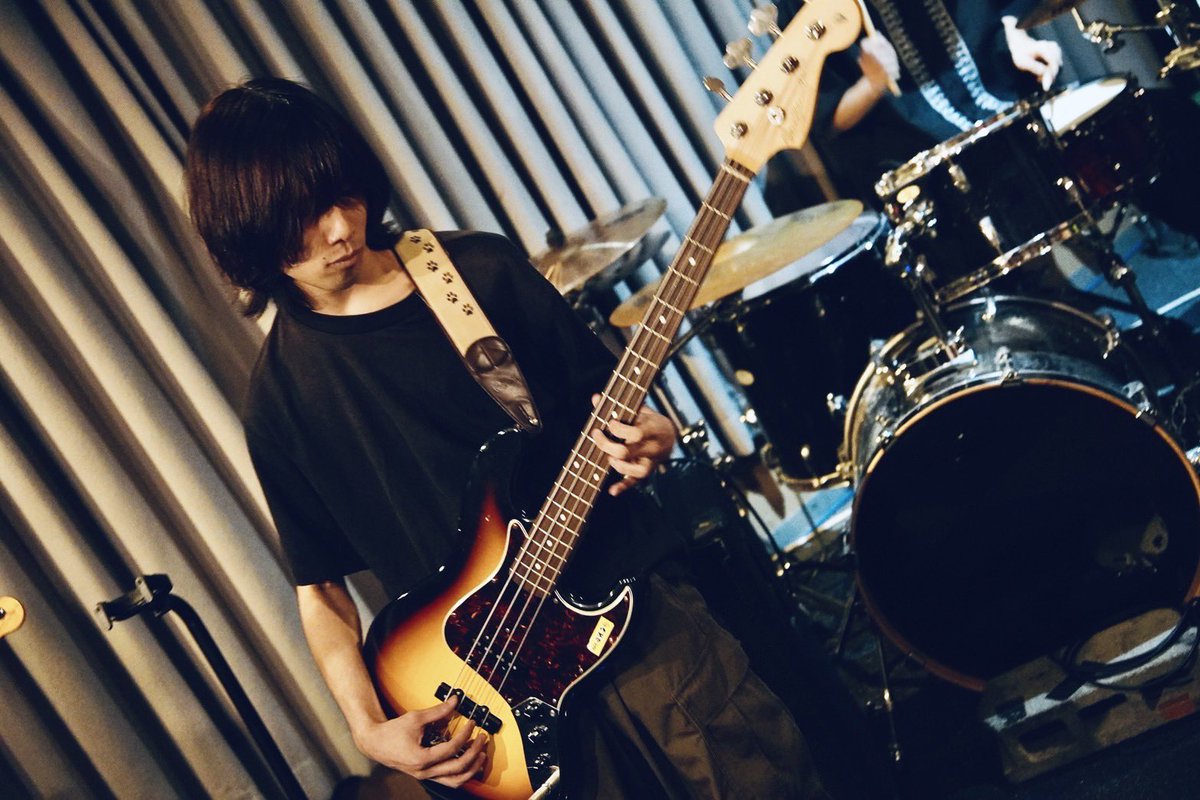 __lambiris's tweet photo. 【 LIVE Photo📸 】

9/7 京都GROWLY

📷【@genkai_graphy 】
sup【@ued_bass &amp; @Hinata_drums 】

#大阪 #京都 #バンド #インディーズバンド https://t.co/8G0oKUGyuT