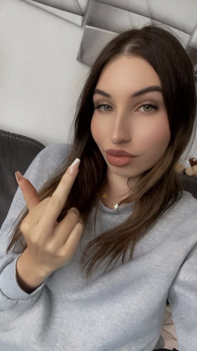 HerrinLejla's tweet photo. Immer wieder, ist es so leicht, dich um den Finger zu wickeln. Sieh es ein, du bist dafür bestimmt mir zu dienen.😌
Du kommst wie ein räudiger Köter angekrochen und bettelst darum, von mir geführt zu werden und dafür abdrücken zu dürfen. Wehre dich nicht dagegen, alleine der Versuch ist zwecklos. 
Ich zeige dir, wo dein Platz ist🧎😈

#FinDom #Herrin #geldherrin #goddess #Sklave #zahlsklave