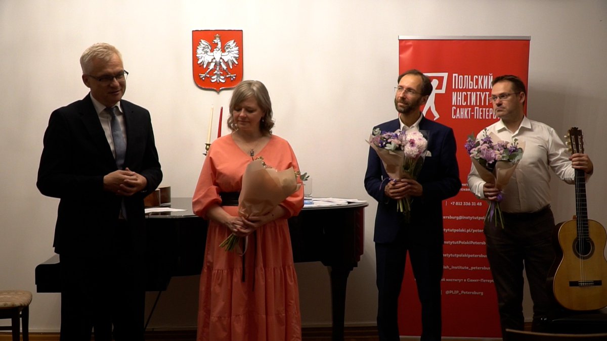 10 сентября Польский институт в Санкт-Петербурге организовал в Генеральном консульстве встречу «Мир Збигнева Герберта», приуроченную к 100-летию со дня рождения поэта. Автор сценария, переводчик и поэтесса Наталья Алексеева поделилась своими размышлениями о его творчестве.