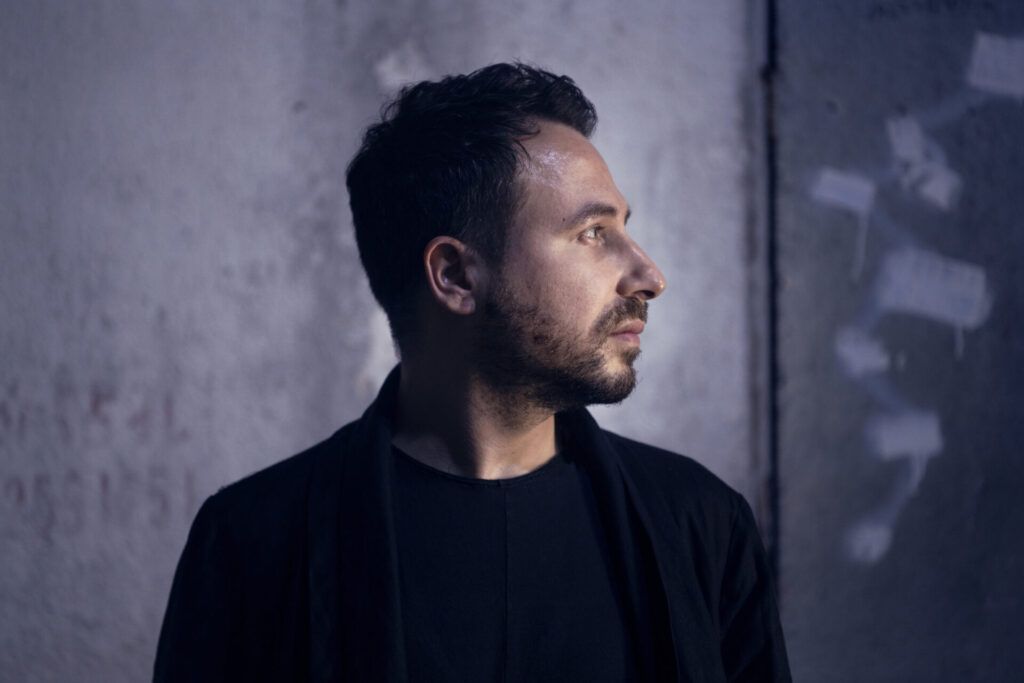 Donato Dozzy and <a href="/NeelRome/">Neel Rome</a>, known collectively as Voices From The Lake, have launched a new sub-label for their Spazio Disponibile imprint, called Spazio Nero

buff.ly/3zhDZHD