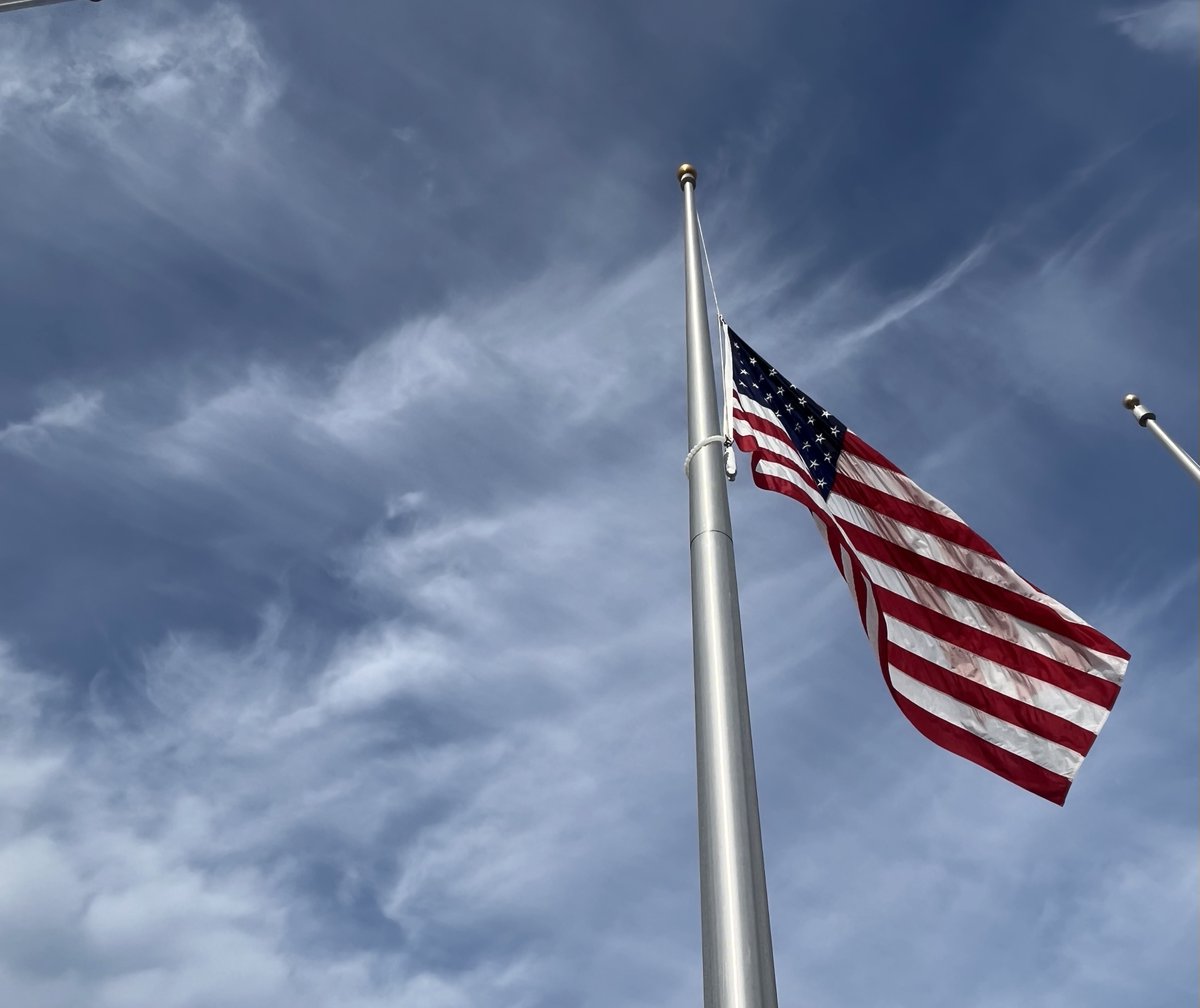 We take a moment this morning to remember the lives lost on this day, 23 years ago. Never forget ❤️🤍💙