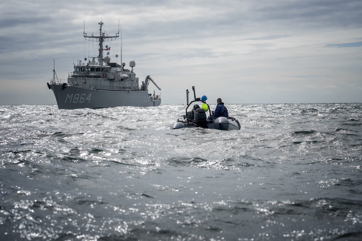 kon_marine's tweet photo. https://t.co/JJ5CCX3Kc5. Willemstad, duikvaartuig Hydra en de Defensie Duikgroep speurden 10 dagen naar zeemijnen tijdens de Belgisch-Nederlandse oefening #SandyCoast. Vandaag eindigt de oefening en zet de Willemstad koers richting SNMCMG1 👉 https://t.co/TqYylXs8SN https://t.co/cVmnbVlG29
