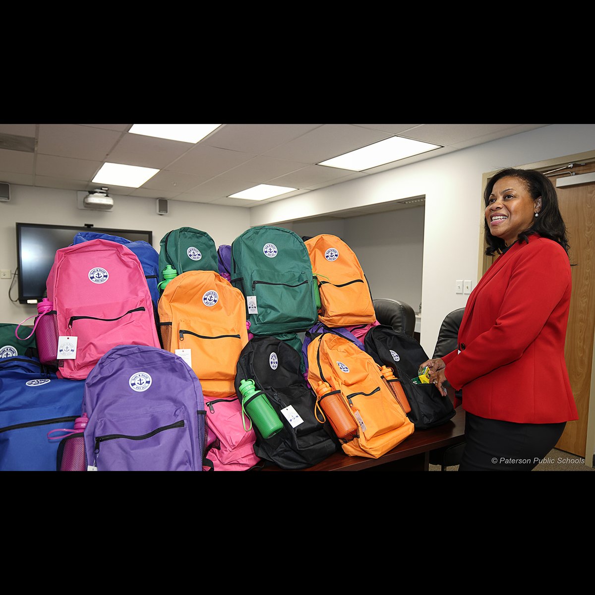 Paterson_Public's tweet photo. Paterson Public Schools thanks Marcus &amp; Millichap’s NJ office for the generous donation of backpacks to our students.
#backtoschool #thankyou #patersonpublicschools #patersonstrong #education https://t.co/sxHVo5nJeu